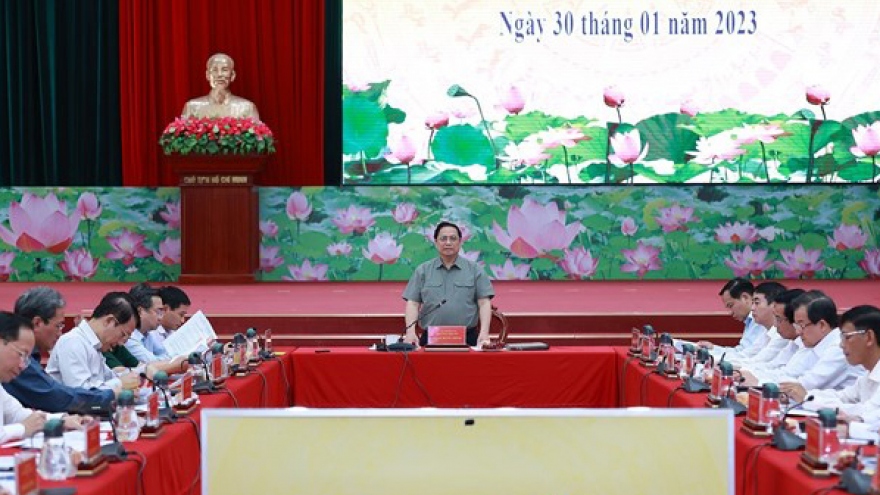 PM urges faster progress of expressway projects in Mekong Delta